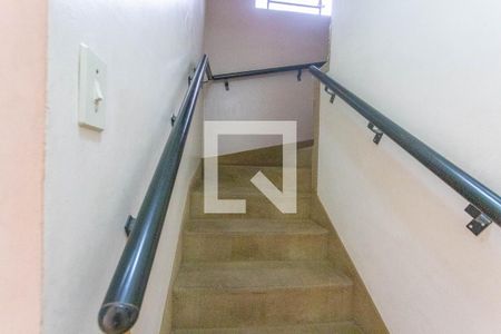 Escada  de casa à venda com 3 quartos, 182m² em Taboão, Diadema