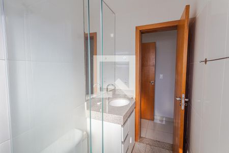 Banheiro da Suíte de apartamento para alugar com 3 quartos, 130m² em Sagrada Família, Belo Horizonte