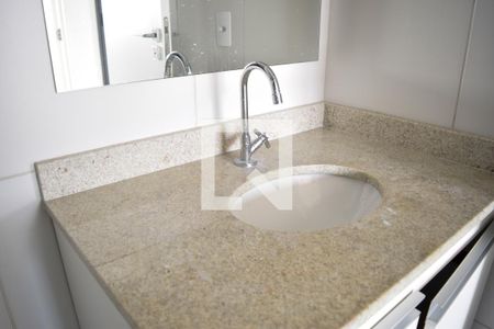 Banheiro  de apartamento para alugar com 2 quartos, 60m² em Vila Esperança, São Paulo