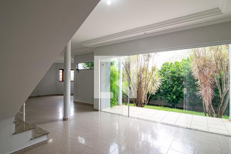 Sala de casa de condomínio para alugar com 5 quartos, 342m² em Jardim Portal de Itaici, Indaiatuba