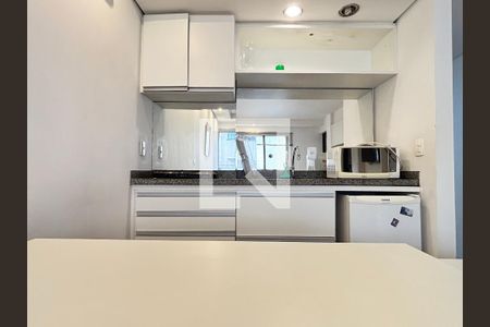 Sala/Cozinha de apartamento para alugar com 1 quarto, 40m² em Indianópolis, São Paulo