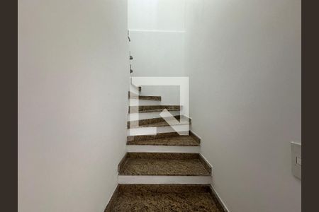 Escada de casa à venda com 4 quartos, 210m² em Vila Boa Vista, Barueri