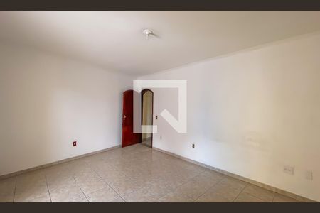 Casa para alugar com 3 quartos, 240m² em Vila Silvia, São Paulo