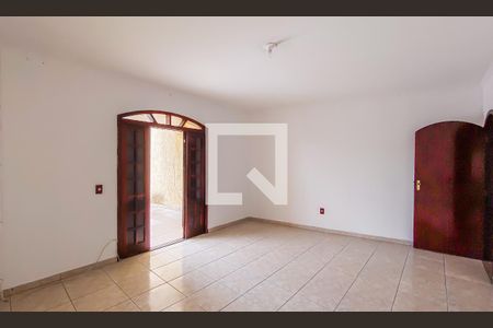 Casa para alugar com 3 quartos, 240m² em Vila Silvia, São Paulo