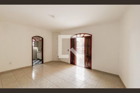 Casa para alugar com 3 quartos, 240m² em Vila Silvia, São Paulo