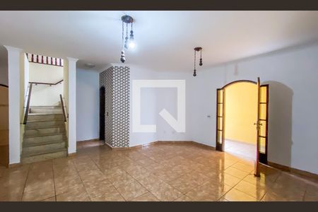 Casa para alugar com 3 quartos, 240m² em Vila Silvia, São Paulo