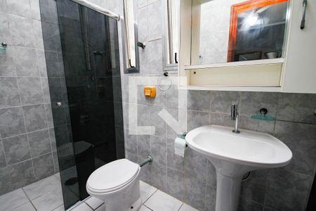 Banheiro da Suíte 1 de casa para alugar com 2 quartos, 117m² em Guilhermina, Praia Grande