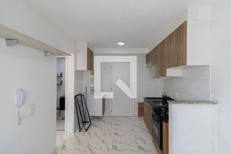 Sala/Cozinha/Área de Serviço  de apartamento para alugar com 2 quartos, 32m² em Vila Carmosina, São Paulo