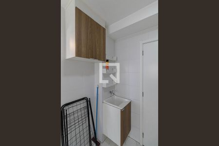 Sala/Cozinha/Área de Serviço  de apartamento para alugar com 2 quartos, 32m² em Vila Carmosina, São Paulo