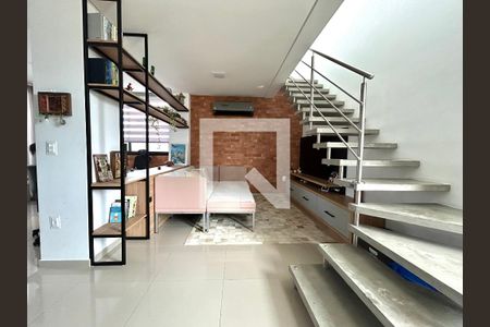 Sala de casa de condomínio para alugar com 3 quartos, 135m² em Campeche, Florianópolis