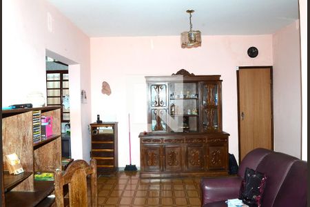 Sala de casa à venda com 2 quartos, 360m² em Goiânia, Belo Horizonte