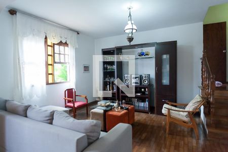 Sala de TV de casa à venda com 4 quartos, 300m² em Vila Paris, Belo Horizonte