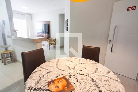 Sala de apartamento para alugar com 2 quartos, 71m² em Santa Mônica, Uberlândia