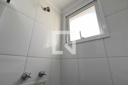 Banheiro da Suíte de apartamento para alugar com 2 quartos, 58m² em Jardim Flor da Montanha, Guarulhos