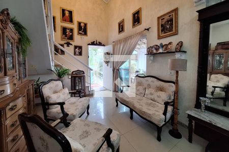 Sala 1 de casa à venda com 3 quartos, 234m² em Serra Grande, Niterói