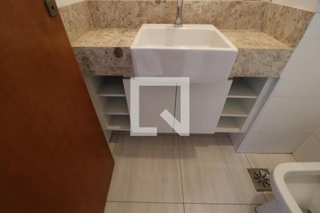 Lavabo de apartamento para alugar com 3 quartos, 94m² em Santa Mônica, Uberlândia