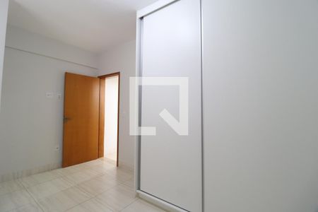 Quarto 1 de apartamento para alugar com 3 quartos, 94m² em Santa Mônica, Uberlândia