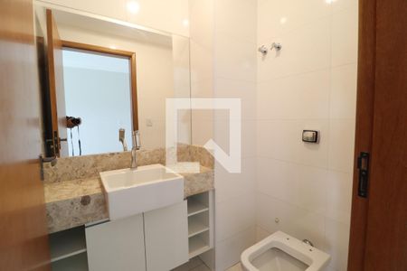 Lavabo de apartamento para alugar com 3 quartos, 94m² em Santa Mônica, Uberlândia