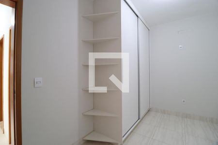 Quarto 1 de apartamento para alugar com 3 quartos, 94m² em Santa Mônica, Uberlândia
