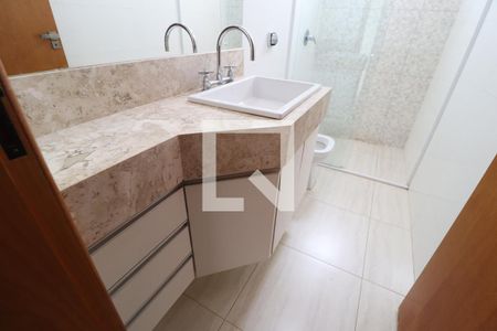Banheiro Social de apartamento para alugar com 3 quartos, 94m² em Santa Mônica, Uberlândia