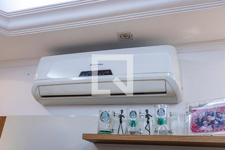 Sala de casa à venda com 4 quartos, 105m² em Vila Miriam, São Paulo