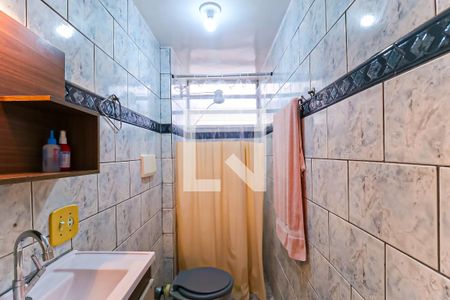 Banheiro de apartamento para alugar com 2 quartos, 48m² em Inhaúma, Rio de Janeiro