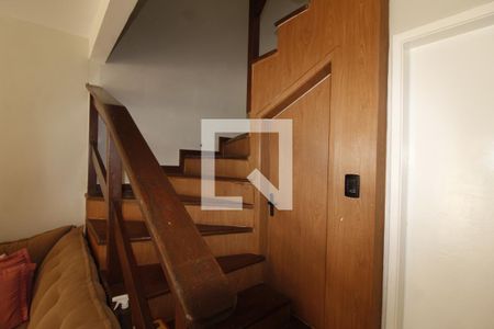 Escada de casa de condomínio para alugar com 3 quartos, 200m² em Pituaçu, Salvador