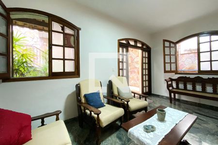 Sala de casa à venda com 3 quartos, 239m² em Sagrada Família, Belo Horizonte