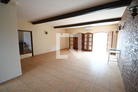 Sala 1 de casa para alugar com 4 quartos, 300m² em Cidade Universitária, Campinas