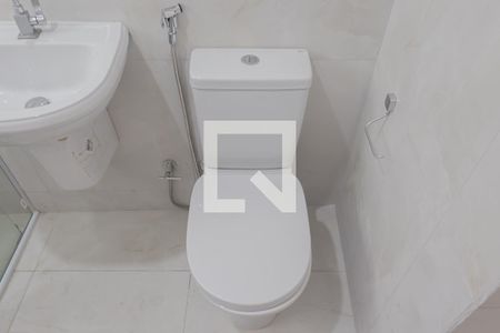 Banheiro de apartamento para alugar com 1 quarto, 28m² em Pinheiros, São Paulo