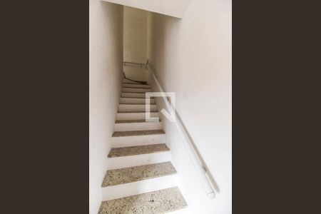 Escada de casa de condomínio à venda com 2 quartos, 110m² em Vila Sao Luiz (valparaizo), Santana de Parnaíba