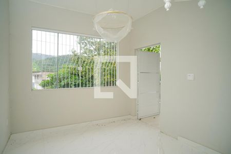 Sala de casa para alugar com 2 quartos, 360m² em Itapeba, Maricá
