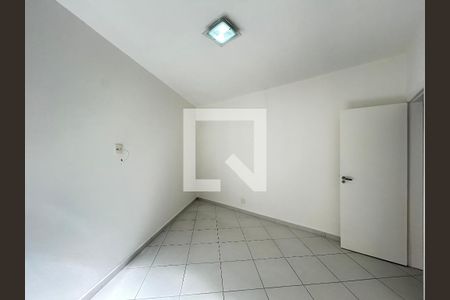 Quarto 1 de apartamento para alugar com 2 quartos, 77m² em Vila Valqueire, Rio de Janeiro