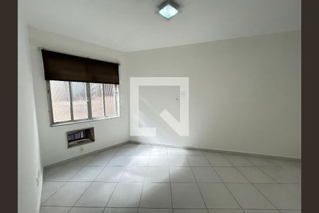 Quarto 1 de apartamento para alugar com 2 quartos, 77m² em Vila Valqueire, Rio de Janeiro