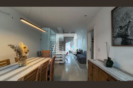 Sala de casa de condomínio para alugar com 5 quartos, 360m² em Recreio dos Bandeirantes, Rio de Janeiro