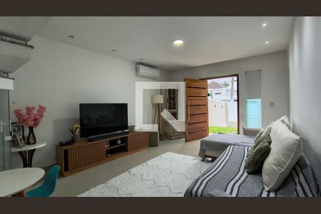 Sala de casa de condomínio para alugar com 5 quartos, 360m² em Recreio dos Bandeirantes, Rio de Janeiro