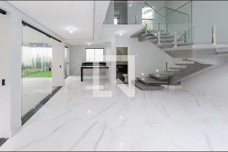 Sala de casa à venda com 3 quartos, 156m² em Santa Lúcia, Belo Horizonte
