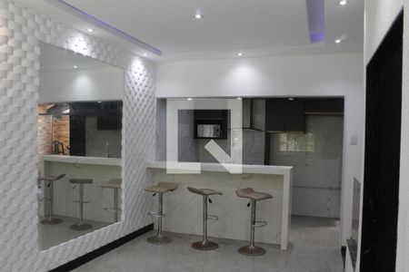 Sala de casa de condomínio à venda com 3 quartos, 140m² em Praça da Bandeira, Rio de Janeiro