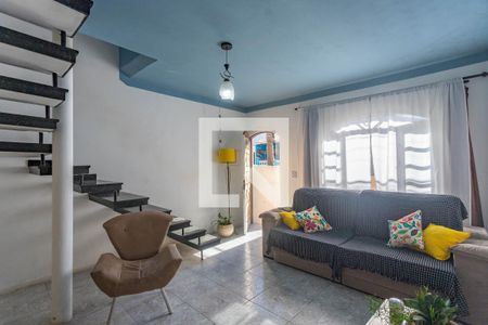 Casa à venda com 6 quartos, 207m² em Taboão, Diadema