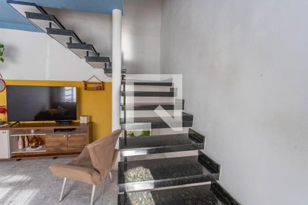 Casa 1 - escada  de casa à venda com 6 quartos, 207m² em Taboão, Diadema