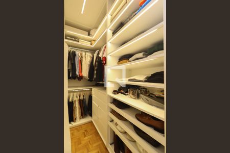 Closet da suíte de apartamento para alugar com 4 quartos, 148m² em Jardim Paulista, São Paulo