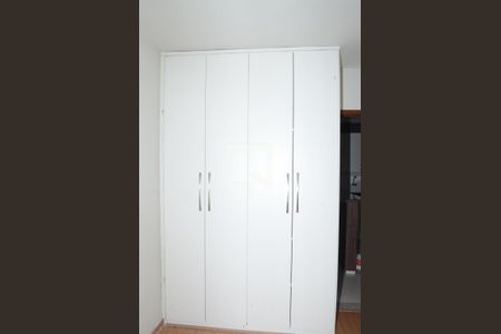 Quarto 1 - Armários de apartamento para alugar com 2 quartos, 56m² em Pousada Santo Antonio, Belo Horizonte