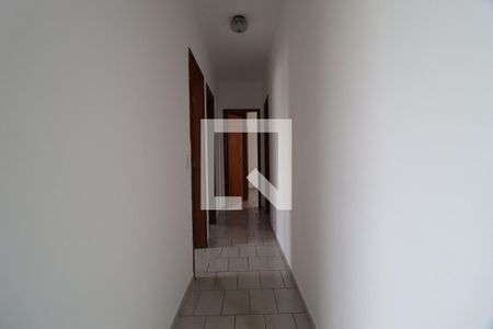 Corredor de apartamento para alugar com 3 quartos, 80m² em Santa Mônica, Uberlândia