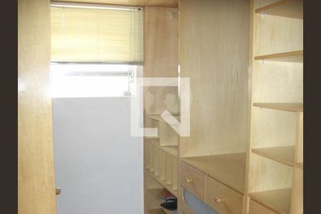 Casa à venda com 3 quartos, 338m² em Cupecê, São Paulo