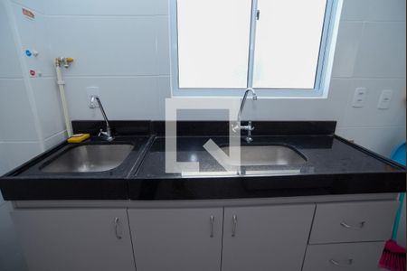 Cozinha - Armários de apartamento para alugar com 2 quartos, 40m² em Jardim Krahe, Viamão