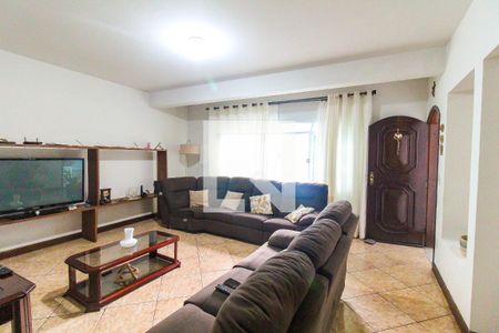 Sala de casa à venda com 7 quartos, 370m² em Vila Carmosina, São Paulo