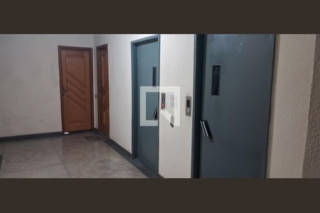 Hall de elevadores de apartamento à venda com 3 quartos, 50m² em Cachambi, Rio de Janeiro