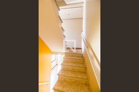 Escada de casa de condomínio para alugar com 4 quartos, 462m² em Residencial Dez (alphaville), Santana de Parnaíba