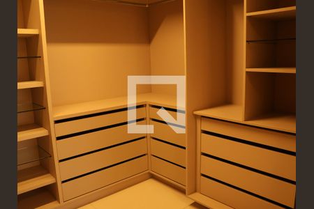 Closet da suíte 1 de apartamento para alugar com 3 quartos, 124m² em Setor Marista, Goiânia
