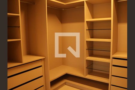 Closet da suíte 1 de apartamento para alugar com 3 quartos, 124m² em Setor Marista, Goiânia